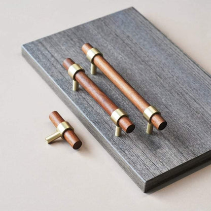 By Grebet.dk Greb Træ håndtag med messing hardware (bøg eller valnød)